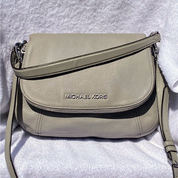 NEW❗️MICHAEL KORS BEDFORD MEDIUM CONVERTIBLE FLAP CROSSBODY/SHOULDER BAG - Picture 4 of 10